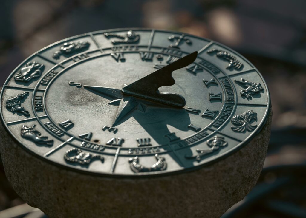 Boussole avec signes astrologiques